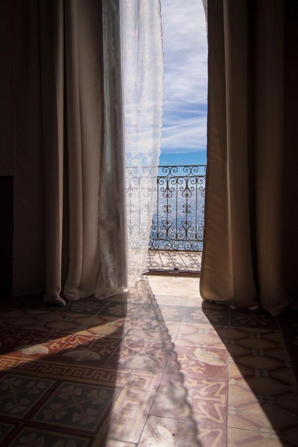 B&B Le finestre sul mare Taranto Exterior foto